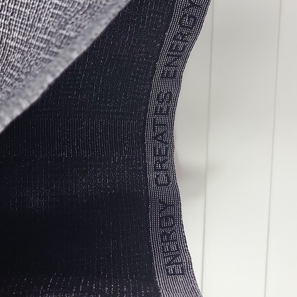 Lululemon Athletica Charcoal/Silver Long Sleeve Top. Size 8 - Picture 5 of 12